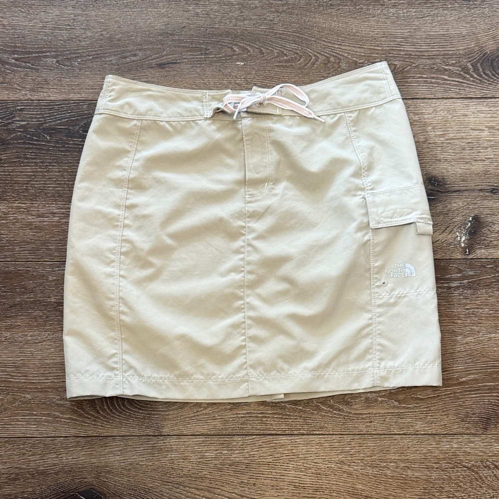 The northface khaki skirt‎ 4